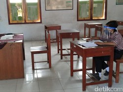 Dimas Sekolah Sendiri karena Tak Punya HP, Kemdikbud Didesak Cari Solusi