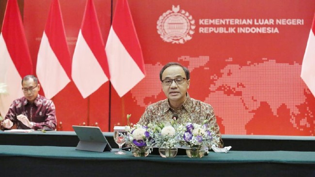 Jubir Kemlu RI Teuku Faizasyah mengatakan Indonesia memiliki hubungan bilateral bersahabat dengan AS dan China di tengah ketegangan kedua negara.