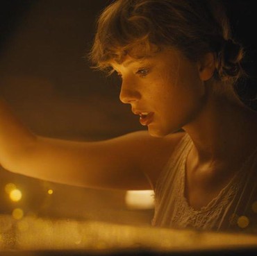 Rilis Dadakan, Album Baru Taylor Swift Laku 1,3 Juta Kopi dalam 24 Jam
