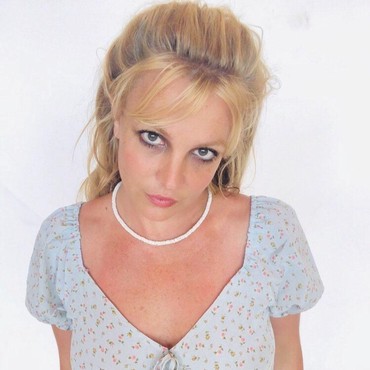 Britney Spears Unggah Foto Tubuh Penuh Henna, Netizen Semakin Khawatir