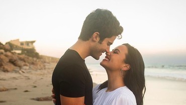 Max Ehrich Dianggap Numpang Tenar, Demi Lovato Pilih Putus