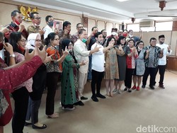 Momen Gibran Sampaikan Maaf ke Fraksi PDIP