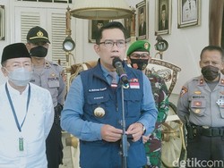 Soroti Klaster Ziarah-Senam di Jabar, Ridwan Kamil: Jangan Berkerumun!