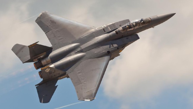 Amerika Serikat dilaporkan setuju menjual jet tempur F-15 dan F-18 ke Indonesia setelah pembicaraan berbulan-bulan