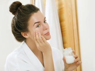 Wajah Gampang Merah atau Kusam? Kenali Gel Moisturizer yang Sesuai Masalah Kulitmu