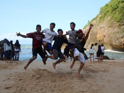 Pantai Wohkudu Yogyakarta yang Pas Buat Kemping