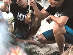 My Trip My Adventure: Asyiknya Mancing dan Masak Cumi di Pulau Cina