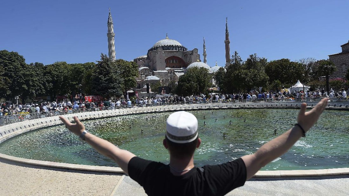 FOTO: Suasana Salat Jumat Perdana di Hagia Sophia