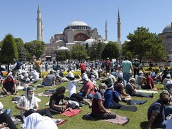 Saat Ribuan Umat Salat Jumat Perdana di Hagia Sophia
