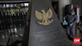 FOTO: Sterilisasi Gedung MK di Zona Merah Corona Gedung Mahkamah Konstitusi (MK) di Jakarta Pusat berada di kawasan zona merah virus corona berdasarkan data analisis Satgas Covid-19 hingga 19 Juli.