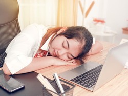 Intip Tips Melakukan Power Nap di Tempat Kerja agar Lebih Produktif