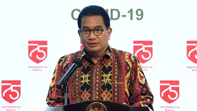 Jubir Satgas Covid-19 Wiku Adisasmito menyebut perbedaan hasil tes swab sangat tergantung pada ketelitian tenaga kesehatan yang mengambil sampel.