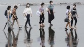 FOTO: Wisata Jepang Merangkak di Tengah Pandemi Corona Pandemi virus corona ikut menampar sektor pariwisata Jepang yang biasanya mendulang puluhan juta kedatangan wisatawan mancanegara setiap tahunnya.