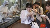 FOTO: Wisata Jepang Merangkak di Tengah Pandemi Corona Pandemi virus corona ikut menampar sektor pariwisata Jepang yang biasanya mendulang puluhan juta kedatangan wisatawan mancanegara setiap tahunnya.