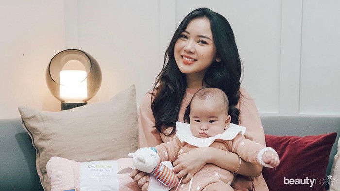 10 Potret Gemas Influencer Juliana Stephanie dan Baby Kanaya