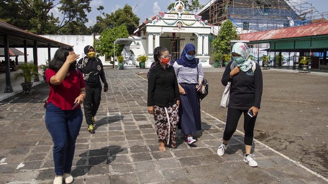 Yogyakarta meminta para 'tamu' atau pendatang untuk tak berkunjung dulu ke Yogyakarta demi mencegah penyebaran Covid-19.