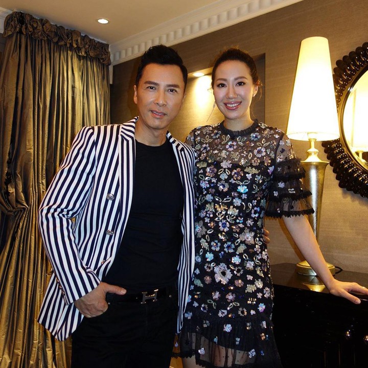 <p>Bunda tentu sudah mengenal aktor Mandarin satu ini, Donnie Yen dalam film <em>Ip Man</em>. Donnie Yen ternyata memiliki istri yang merupakan mantan ratu kecantikan Cissy Wang. Keduanya saat ini telah dikaruniai dua orang anak. (Foto: Instagram @sweetcil)</p>