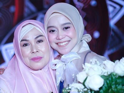7 Potret Lesty Kejora dan Ibunda, Jadi Anak Kebanggaan