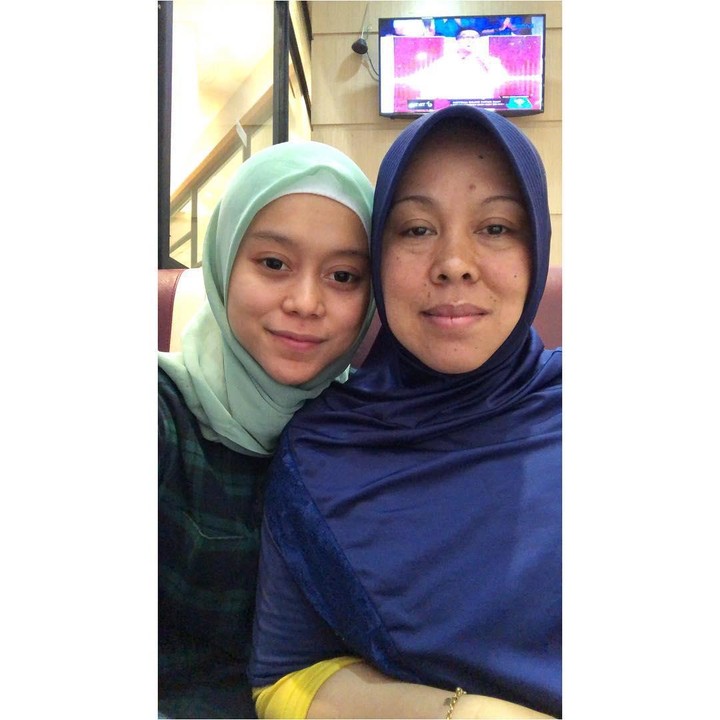 <p>Ibunya lah yang mengajarkan Lesty untuk menjadi orang yang kuat, ikhlas, dan sabar. (Foto: Instagram @lestykejora)</p>