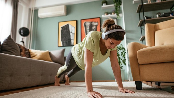 Avoiding gyms and exercising at home during pandemic illness