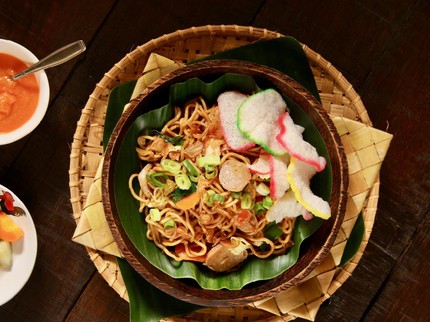 Lezat Nih Bunda! Resep & Cara Membuat Mi Tek Tek Gurih yang Bikin Tunda Diet