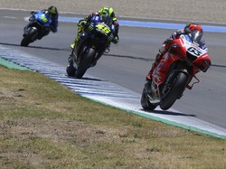 Apes! Sudah Salip Pak Guru Rossi, Motor Bagnaia Malah Ngebul