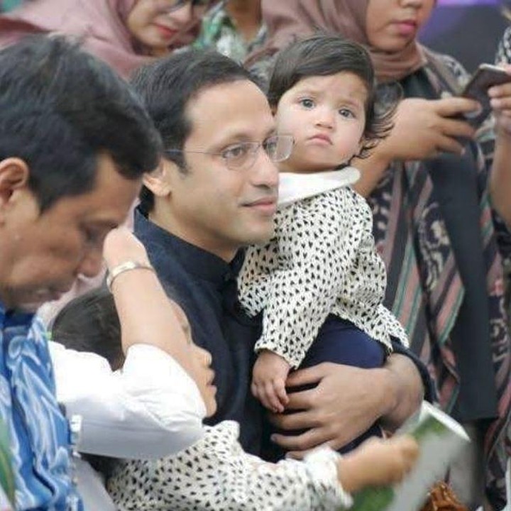 <p>Meski sibuk dengan segala pekerjaannya, Nadiem selalu menyempatkan diri untuk bonding dengan putri kecilnya.</p>