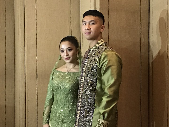 7 potret pertunangan nikita willy dan indra priawan romantis nan
