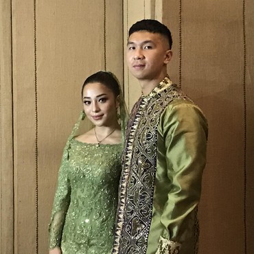 Dibalut Gaun Warna Hijau, Nikita Willy Pancarkan Kecantikannya