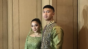 img-title Dibalut Gaun Warna Hijau, Nikita Willy Pancarkan Kecantikannya