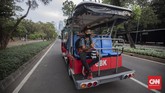 FOTO: Naik Shuttle Bus Gratis di GBK Usai Lelah Berolahraga Pengelola Kawasan Gelora Bung Karno menyediakan shuttle bus gratis bagi warga yang kelelahan setelah berolahraga.