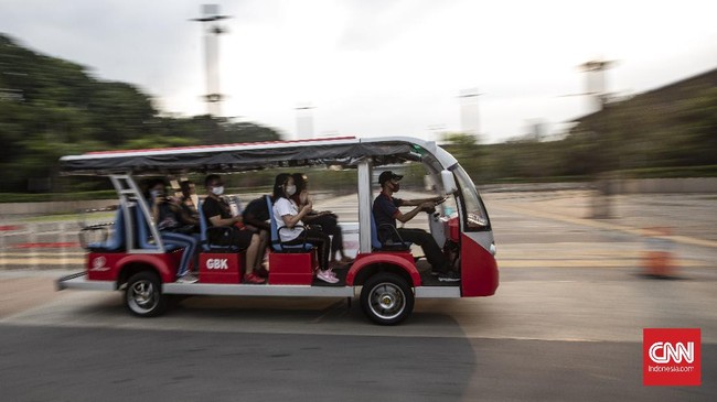 FOTO: Naik Shuttle Bus Gratis di GBK Usai Lelah Berolahraga