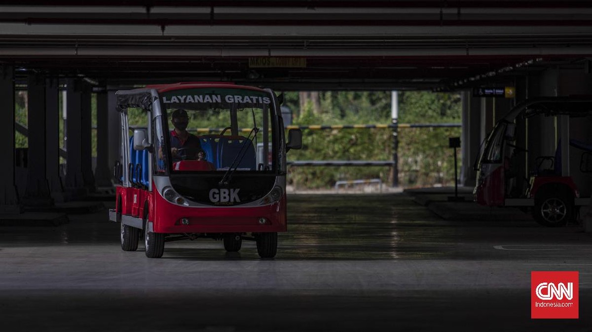 FOTO: Naik Shuttle Bus Gratis di GBK Usai Lelah Berolahraga