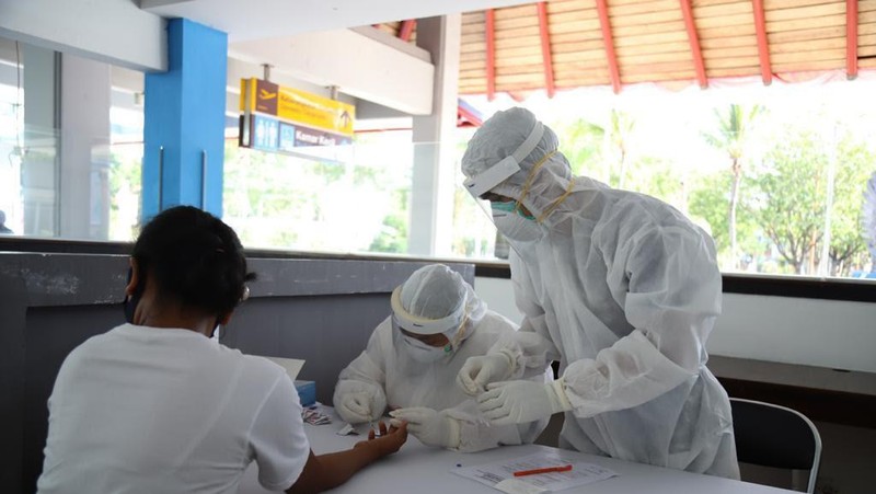 Bandar Udara Internasional I Gusti Ngurah Rai, Bali, kini menyediakan layanan rapid test bagi calon penumpang, pengguna jasa bandar udara.