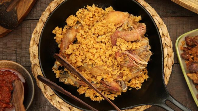 Ayam goreng pasti terasa lebih nikmat dan lengkap dengan kremesan gurih dan renyah. Berikut resep kremesan untuk Anda.