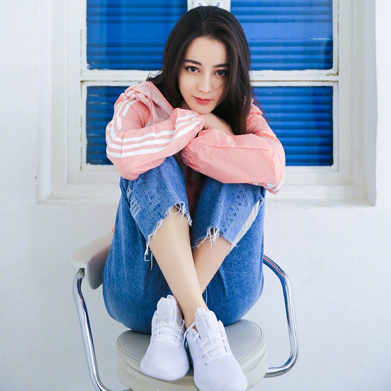 Dilraba Dilmurat, Wanita Tercantik di Asia Laporkan Penggemar Obsesif Dilraba Dilmurat, Wanita Tercantik di Asia Laporkan Penggemar Obsesif