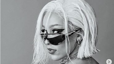 img-title Lirik Lagu You Right - Doja Cat ft The Weekend