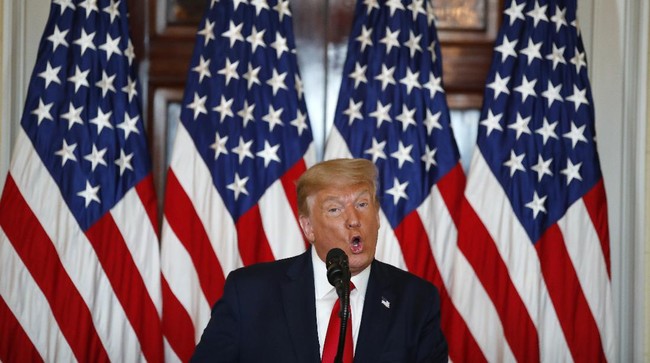 Presiden Amerika Serikat Donald Trump memulai kembali paket stimulus untuk pengangguran setelah ratingnya turun di jajak pendapat pemilih.