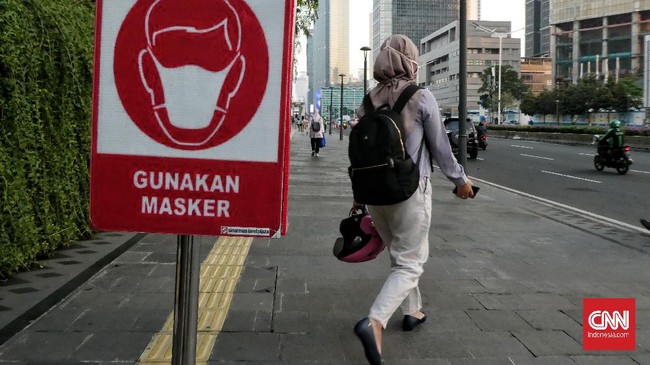 Disnakertrans DKI menutup 49 kantor karena ada kasus COvid-19 dan 7 perusahaan lainnya karena pelanggaran protokol kesehatan.