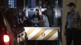 FOTO: Konsulat AS di Chengdu Korban Friksi dengan China