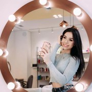 Pose Ini Keren Banget Buat Foto Mirror Selfie