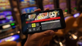 5 Rekor Teraneh di Dunia, Kuku Terpanjang sampai Makan Ribuan Burger