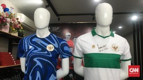 Intip Jersey Tandang Timnas Indonesia Buatan Lokal