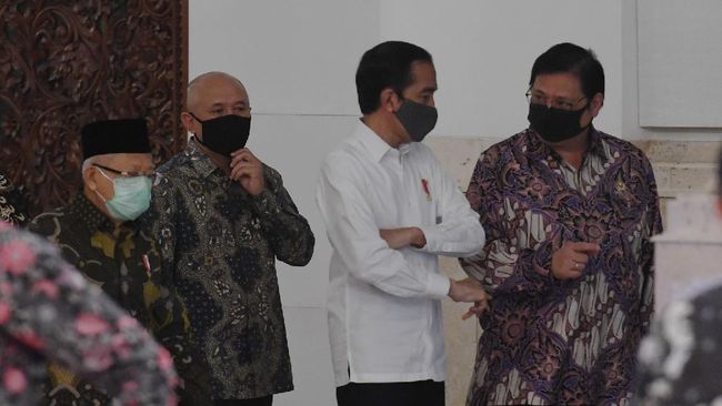 Jokowi dan para menteri Kabinet Indonesia Maju akan disuntik vaksin Sinovac di Jakarta sebagai simbol dimulainya vaksinasi di Indonesia.