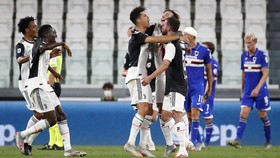Gurauan Miris Sarri di Depan Ronaldo dkk. Usai Juventus Juara