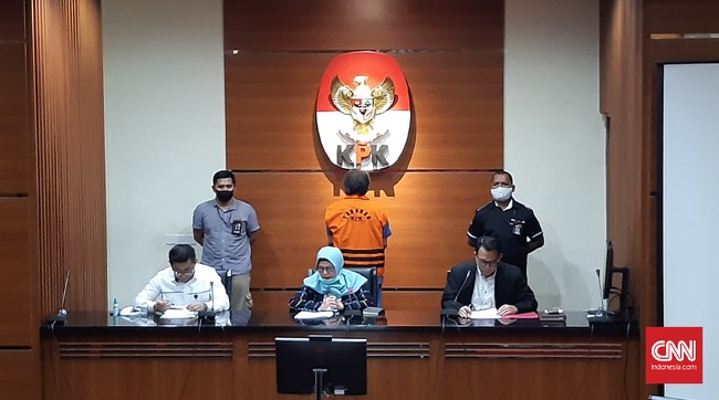 KPK menahan tersangka suap proyek PUPR tahun anggaran 2016 Hong Artha John Alfred.
