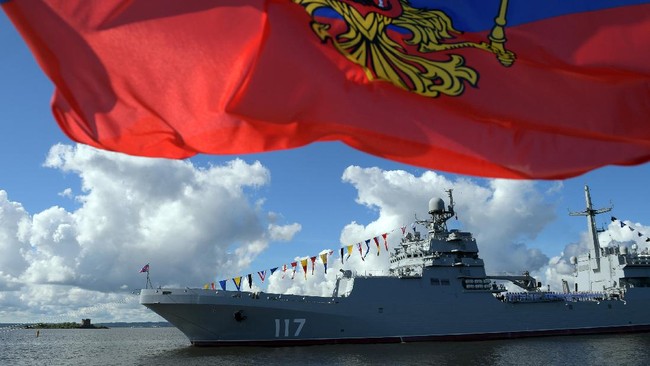 Angkatan Bersenjata Rusia tengah menggelar latihan perang di Kutub Utara untuk menyaingi Amerika Serikat.