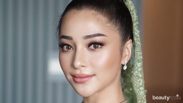 Cantiknya Nikita Willy dengan Kebaya Celadon Hijau dan Makeup Flawless Saat Lamaran
