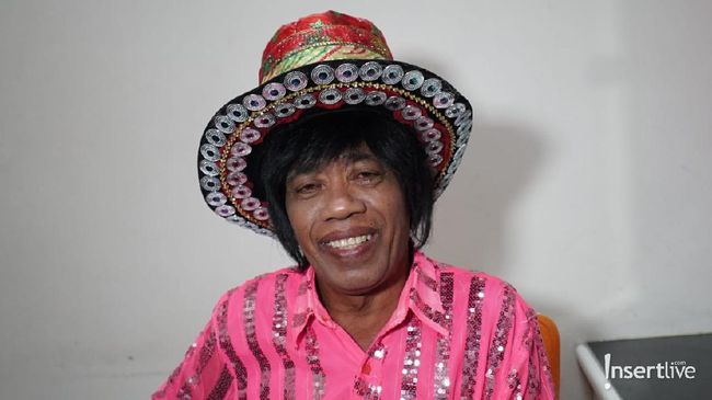 Usai Kena Stroke 4 Kali, 7 Potret Pak Tarno Kini Jual Mainan Keliling Pakai Kursi Roda