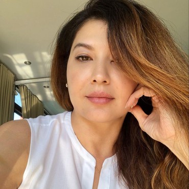 Penampakan Bayangan Aneh di Foto Tamara Bleszynski dengan Sang Kakak Disorot